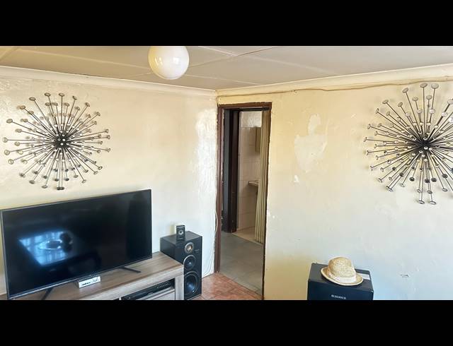 2 BEDROOM HOUSE FOR SALE IN MABOPANE  UNIT B